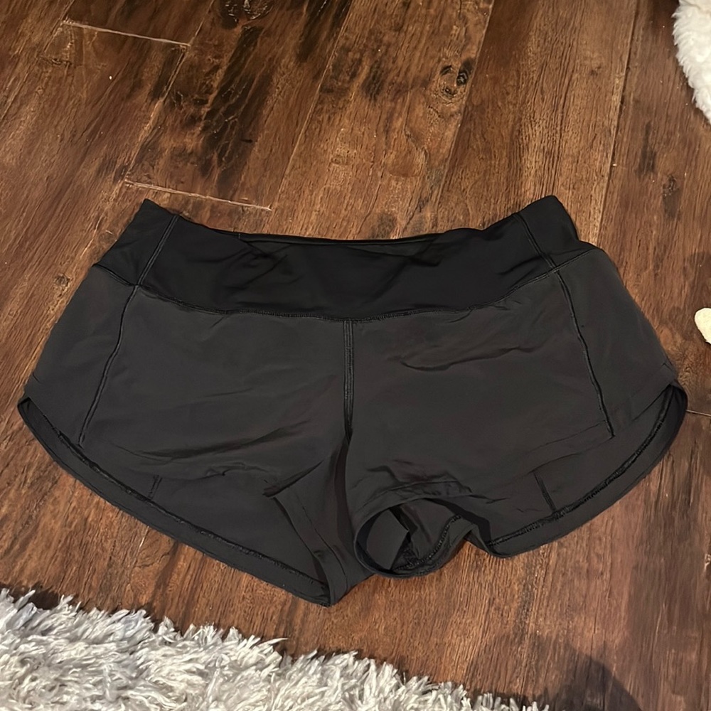 Lululemon speed up high rise shorts.Color:black size:4             2.5 inch seam